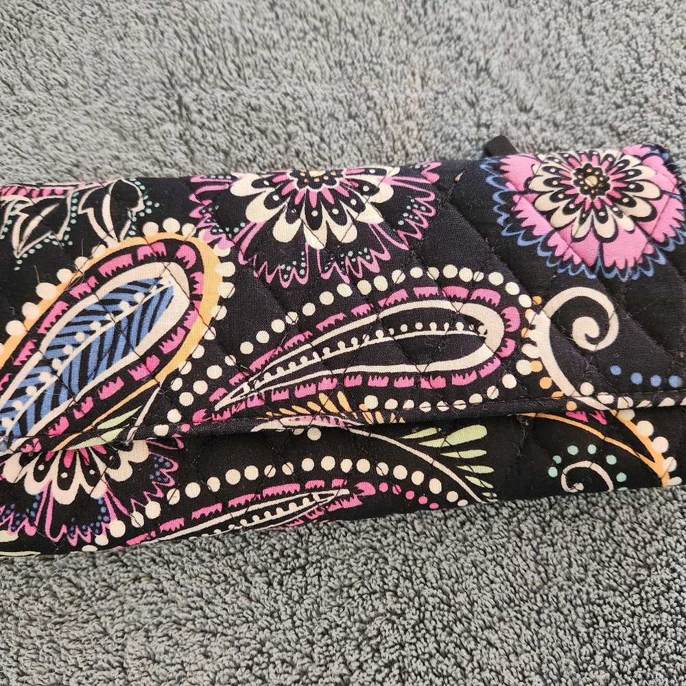 Vera Bradley Magnetic close wallet